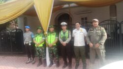 Sinergi TNI-Polri! Babinsa Turun Langsung Jaga Ibadah Jumat Agung di GKI Bondowoso