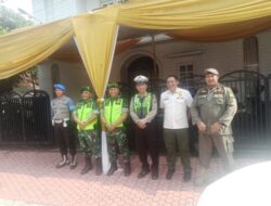 Sinergi TNI-Polri! Babinsa Turun Langsung Jaga Ibadah Jumat Agung di GKI Bondowoso