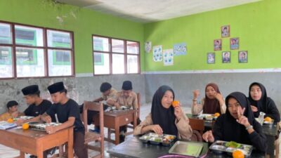 Antusiasme Sambut Menu MBG dari Dapur SPPG Gunung Anyar,Sangat Disukai dan Ludes Disantap Murid
