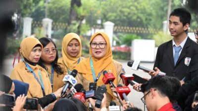 Riuh tawa dan wajah antusias para pelajar mewarnai lingkungan Istana Kepresidenan