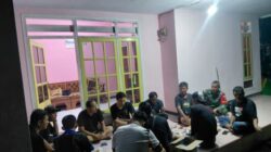 Dari Teras Rumah Warga, Babinsa Bangun Jiwa Nasionalisme Pemuda