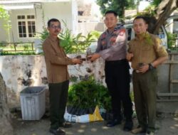 Perum Perhutani KPH Bondowoso Serahkan Bantuan Bibit Pohon ke Mapolres Situbondo