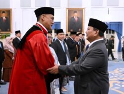 Prabowo Subianto Melantik Hakim Konstitusi dan Beberapa Pejabat Lainnya