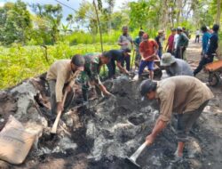 Babinsa Bersama Warga Kompak! Kerja Bakti Rabat Jalan 150 Meter di Desa Banyu Wulu
