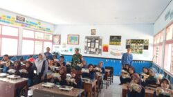 Pastikan Tepat Sasaran, Babinsa Dampingi Distribusi MBG di SMPN 1 Tape