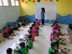 Antusias, 46 Anak TK Dharma Wanita Terima Makan Bergizi Gratis dari SPPG Gunung Anyar