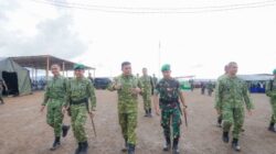 Kol Inf Rinto Wijaya mendampingi Pangdam XV/Patimura Kunjungan Kerja ke Marsheling Area YONIF TP 866/SG