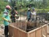 Pengecoran Anchor Sling Jembatan Garuda di Sumber Salak Dikebut Bersama Babinsa dan Warga