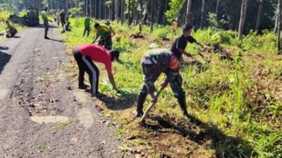 Babinsa 0822 Pimpin Karya Bhakti, Wujud Nyata Kebersamaan TNI dan Warga di Sumber Salak