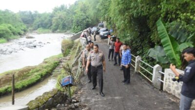 Pastikan Mobilitas Lancar, Kapolres Bondowoso Tinjau Kondisi Jembatan Gentong