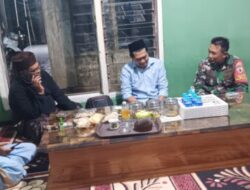 Babinsa Koramil Wringin Pererat Kedekatan dengan Warga Lewat Komsos Malam Hari di Desa Wringin
