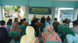 Di Tengah Program Karya Bakti TNI, Danramil Maesan Berikan Wawasan Kebangsaan kepada Warga Sumberanyar