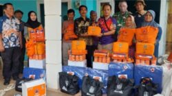 Rumah Diterjang Puting Beliung, Babinsa Jetis Kawal Bantuan BPBD untuk Warga Plalangan