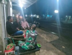 Komsos Humanis Babinsa Wringin, Serka Rianto Pererat Silaturahmi dengan Warga