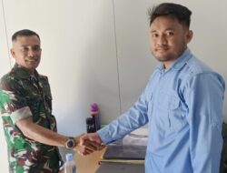 Babinsa Petung Perkuat Sinergi dengan Kepala SPPG Curah Poh 2 Lewat Komsos