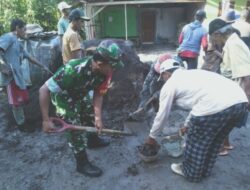 Solid Tanpa Batas: Babinsa dan Babinkamtibmas Serta Warga,Bangun jalan Desa 300 Meter Menjadi Lancar