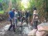 Aksi Serka Irwan di Tengah Warga Banyu Wulu Ini Jadi Sorotan, Jalan 140 Meter Disulap Lewat Gotong Royong