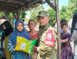 Babinsa Sumbertengah Jadi Harapan Warga, Jumat Berkah Serma Juwianto Sentuh Hati Kaum Dhuafa