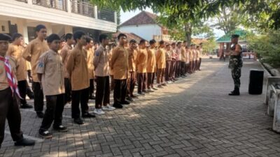 Babinsa Koramil 0822/01 Gembleng Santri dengan PBB dan Wasbang, Disiplin Generasi Muda Jadi Sorotan