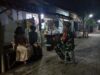 Babinsa Koramil 0822/05 Pakem Pererat Kedekatan dengan Warga Lewat Komsos di Warung Kelontong
