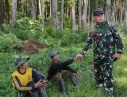 Humanis dan Membumi, Dandim 0822 Bondowoso Ngobrol Santai dengan Petani Kopi di Lereng Sumber Wringin