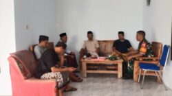 Perkuat Sinergi dan Kebersamaan, Babinsa Padasan Sertu Saipudinur Gelar Komsos Bersama Perangkat Desa
