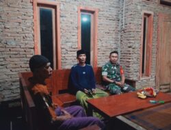 Babinsa Koramil 0822/05 Wringin Intensifkan Komsos, Perkuat Kedekatan dan Keamanan Wilayah Binaan