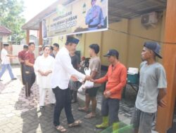 Polres Bondowoso Tebar Kepedulian di Hari Raya Idul Adha dengan membagi daging kurban kepada masyarakat