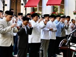 Presiden Prabowo Subianto melaksanakan salat Idul Adha 1447 Hijriah di Wisma Indonesia