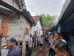Asap Tebal Gegerkan Warga Kotakulon, Rumah Milik Iwan Ludes Terbakar