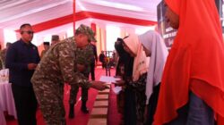 Menyapa dan Berbagi, Pangdam V/Brawijaya Serahkan Bantuan Sosial kepada Warga Sukorejo