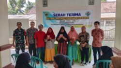 Babinsa Kawal Penyaluran BLT-DD, Warga Sumbersuko Terima Bantuan Tiga Bulan Sekaligus
