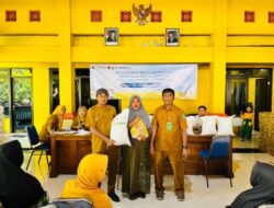 Penyaluran Bantuan Pangan Beras dan Minyak Goreng Program Bapanas Di Desa Kepatihan Disambut Antusias Warga