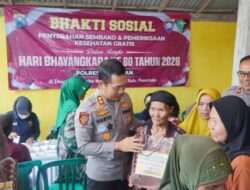 Kapolres Pasuruan Blusukan ke Rumah Warga Kurang Mampu di Lumbang, Salurkan Bansos dan Layanan Kesehatan Gratis