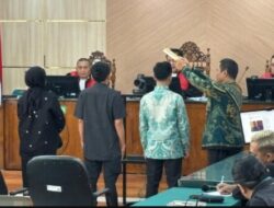 Tiga Saksi Kompak Bantah Kehadiran Terdakwa, Dugaan Penyerahan Rp.450 Juta di Rumah Dinas Gubernur Dipertanyakan
