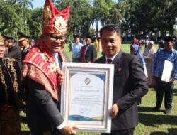 Basmi Narkoba Feri Kusnadi Terima Penghargaan Dari Bupati Deli Serdang di HUT Polri ke-80