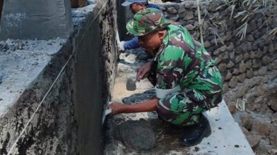Sertu Sugik Konsisten Kawal Pembangunan Jembatan Perintis Garuda Hingga Tahap Finishing