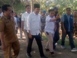 Tinjau Perbaikan Jalan dan Irigasi di Desa Wonojati, Bupati Jember Gus Fawait Pastikan Akses Pertanian Lancar