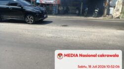 Bekas Material Cor Beton Sebelum Lampu Merah Jalan Purwosari,Membahayakan Pengendara Roda Dua