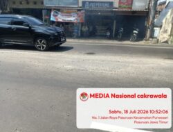 Bekas Material Cor Beton Sebelum Lampu Merah Jalan Purwosari,Membahayakan Pengendara Roda Dua