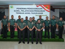 Gubernur Akmil Beri Penghargaan kepada Gumil dan Pelatih Serta Pengasuh Terbaik