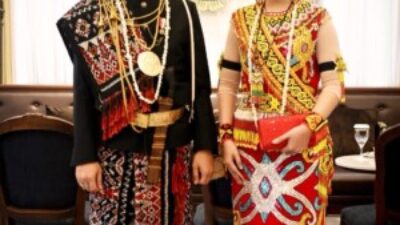 Busana Adat Nusantara Warnai Upacara HUT ke-81 RI, Wapres Gibran Kenakan Adat Rote dan Ibu Selvi Tampil dengan Busana Dayak Kenyah