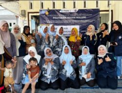Dorong Transformasi Digital Desa, Tim Polinema Latih Kader Posyandu Kunir Lor Gunakan SIMANDU