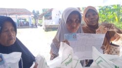 Penyaluran Bantuan Pangan di Desa Badean Jangkau 1.640 KPM, Masing-Masing Terima 30 Kg Beras