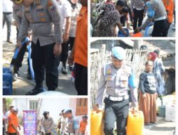 Kekeringan di Bondowoso, Polres Bondowoso Salurkan Bantuan Air Bersih Untuk Warga Terdampak