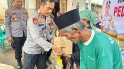 Kapolres Pasuruan Salurkan Bantuan Air Bersih dan Sembako untuk Warga Kedungrejo
