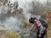 Polres Batu Terjunkan Personel Tangani Karhutla di Gunung Buthak dan Sterilisasi Jalur Pendakian Panderman