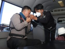 Polres Malang Libatkan Tim Dokkes, Menjaga Napas Para Penjinak Api Karhutla di Lereng Bromo