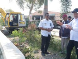 Antisipasi Banjir, Bupati Subandi Kerahkan 5 Alat Berat untuk Normalisasi Sungai di Tanggulangin dan Candi