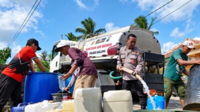 Tanggap Darurat Kekeringan, Polres Malang Pasok 35 Ribu Liter Air Bersih ke Dua Kecamatan